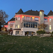 Une-Installation-blouissante-dclairage-Extrieur-Permanent-Montreal-Qc-avec-Gemstone-Lights 0
